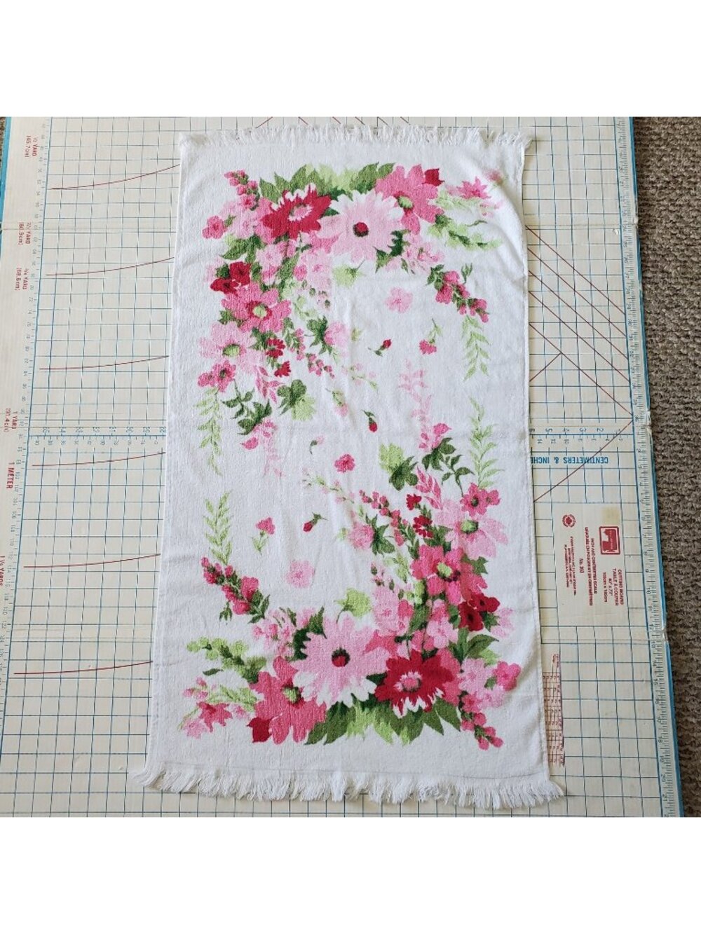 The Cambridge Towel Corporation Pink Floral Vintage 38"x19" Mod Hand Towel